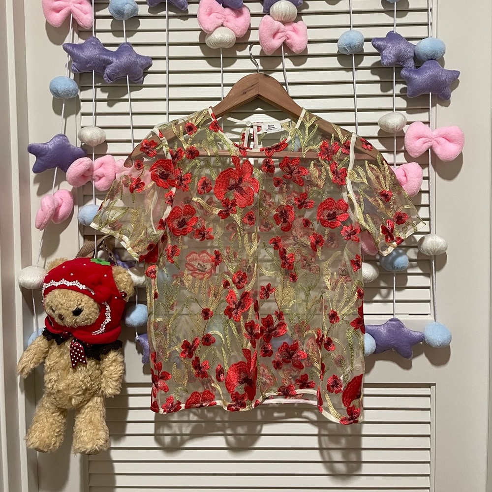 Aritzia Little Moon Hoya embroidered floral top RETAIL $85